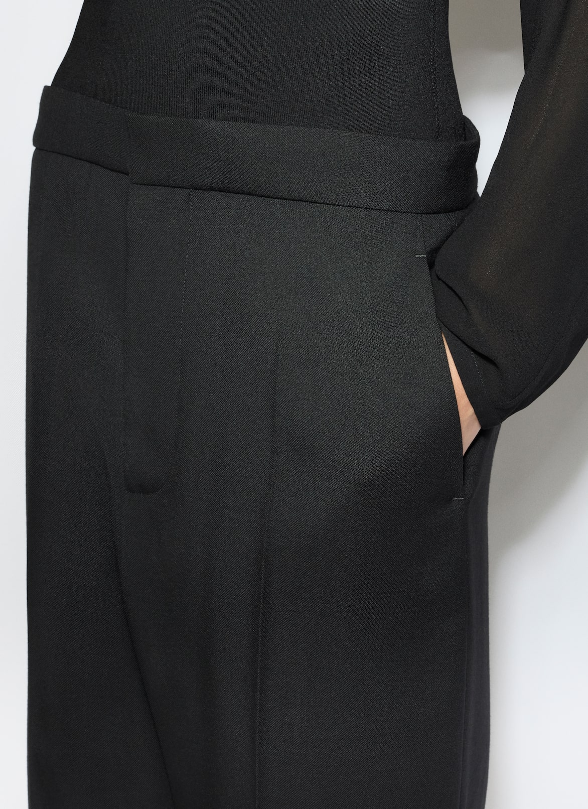 WOOL GABARDINE BERMUDA SHORTS ALAÏA BLACK WOOL GABARDINE BERMUDA SHORTS